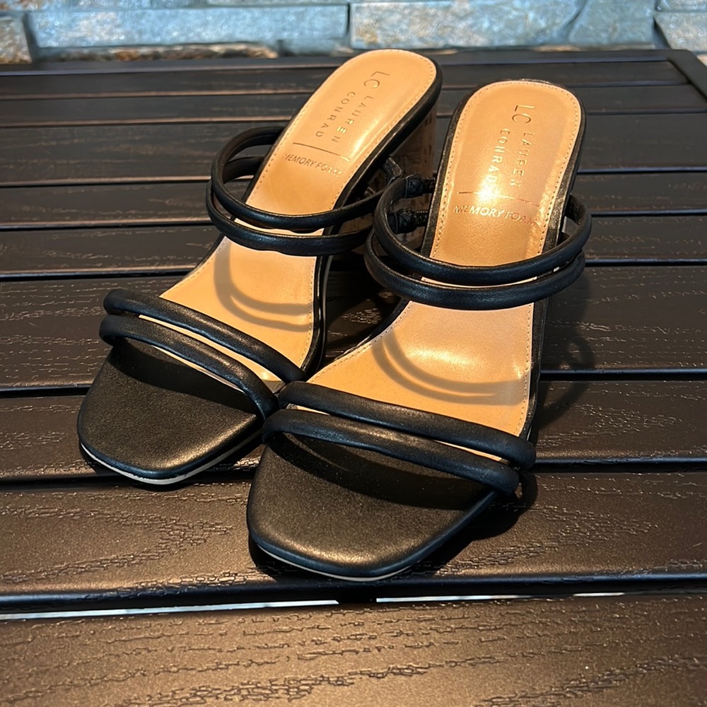 NEW/NO BOX -LC LAUREN CONRAD SENCHA SANDALS w 2.76 INCH HEEL/OPEN TOE/SLIP ON